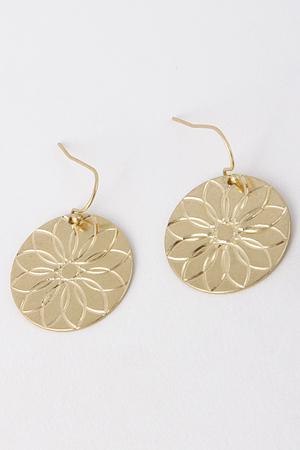 Overlapped Oval Marked Circle Pendant Earring 5EBB3